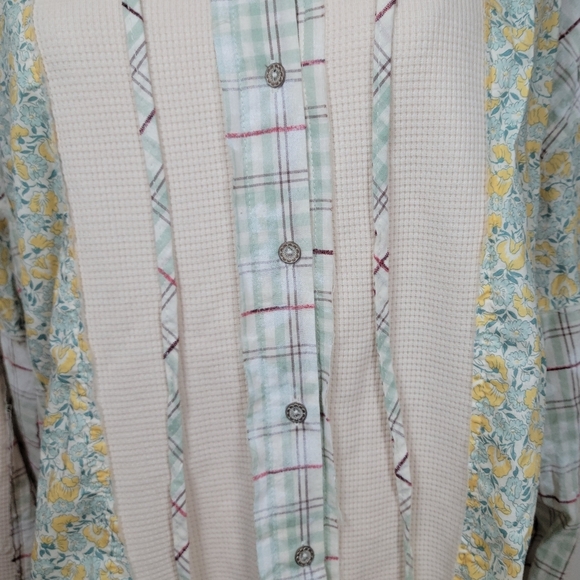 POL Oversized Plaid Patchwork Floral Distressrd Hooded Flannel Size Small - Picture 4 of 11